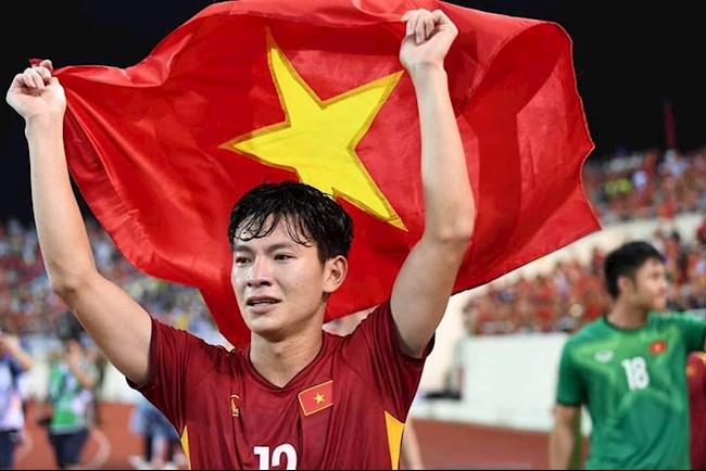 phan-tuan-taianh-cong-vinh-la-tuong-dai-em-chi-nhu-chu-tep-nho-boi-duoi-ao phan-tuan-taianh-cong-vinh-la-tuong-dai-em-chi-nhu-chu-tep-nho-boi-duoi-ao