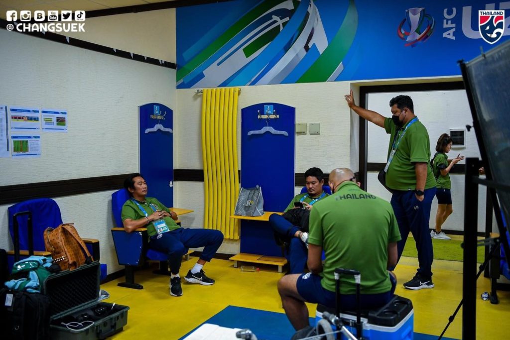 nhung-guong-mat-dan-thuixuyen-man-dem-cua-u23-thai-lan-truoc-gio-ra-san-bay-ve-nuoc nhung-guong-mat-dan-thuixuyen-man-dem-cua-u23-thai-lan-truoc-gio-ra-san-bay-ve-nuoc